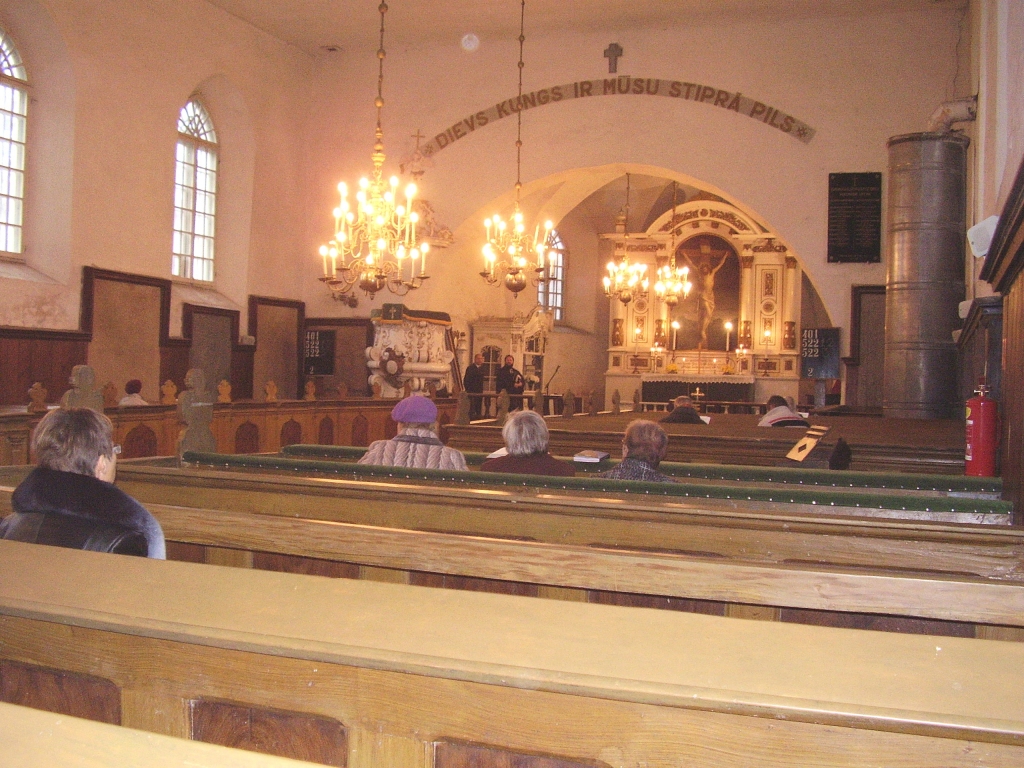 Latvijas valsts proklamēšanas dienā 18. novembrī neparasti maz cilvēku bija ev. lut. Bauskas Svētā Gara baznīcā.
Autors: Inga Muižniece