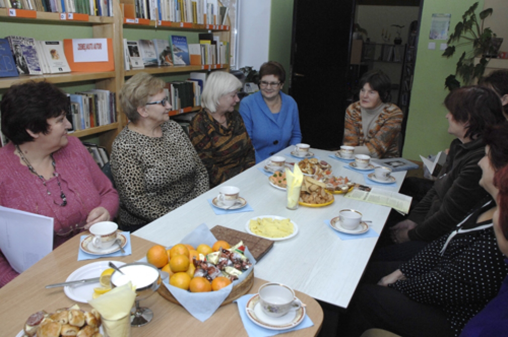 Ziemeļvalstu bibliotēku pēcpusdienu Jumpravā vadīja Aija Zoliņa. Sarīkojumā piedalījās Silvija Rikmane, Ārija Gabrāne, Skaidrīte Šulca, Līvija Austruma, Jolanta un Ņina Šilbergas, Mārīte Čornaja.
Autors: Ivars Bogdanovs