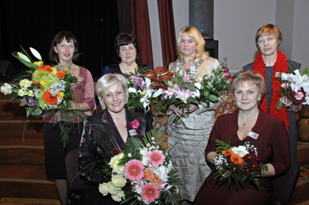 Titula „Bauskas novada gada skolotājs” ieguvējas Sarmīte Zandere, Inta Šarikova, Ilze Jume, Rita Straumīte, Daiga Vīlipa un Ligita Zeibote. 
Autors: Ivars Bogdanovs