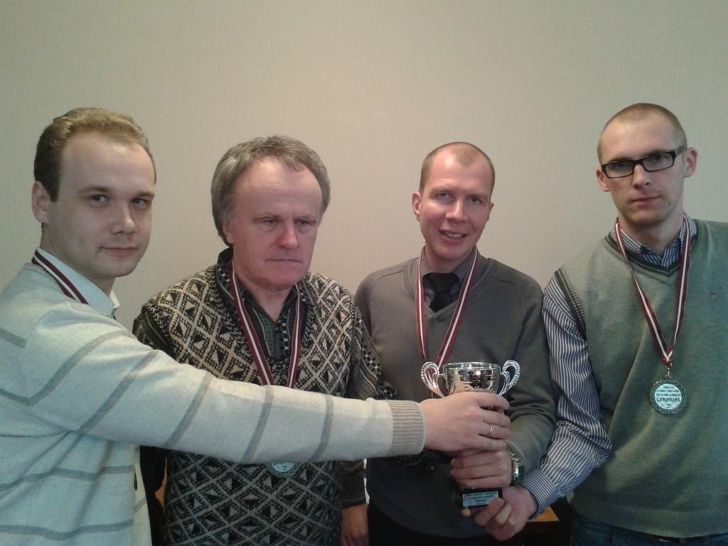 Mārtiņš Junkurēns (no labās) RTU komandas sastāvā izcīnīja Latvijas čempionu titulu. 
Autors: No albuma.