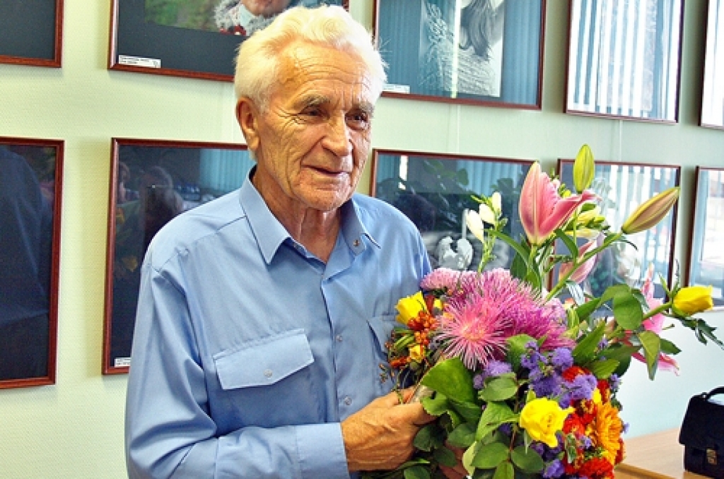 Ēvaldam Kivilandam šogad piešķirts «Iecavas Goda pilsoņa» nosaukums – par mūža ieguldījumu Iecavas novada kultūrvēsturiskā mantojuma saglabāšanā un popularizēšanā.
Autors: No «Bauskas Dzīves» arhīva.