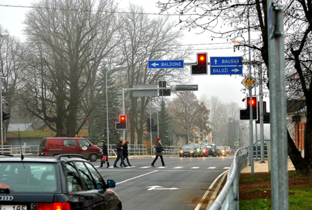 Luksoforu darbība Iecavā neapmierina daudzus - gan braucējus, gan gājējus.
Autors: Uldis Varnevičs