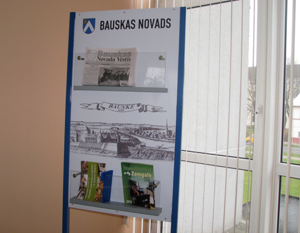 Bauskas novada pašvaldība izgatavojusi vairākus stendus, kuri novietoti lielveikalos, arī administrācijas ēkā. 
Autors: Vilnis Auzāns