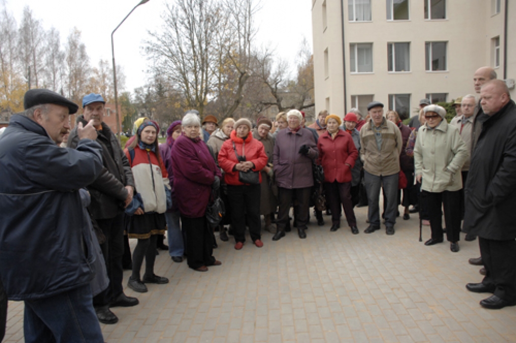 Bauskas novada iedzīvotāji ir neapmierināti ar esošo kārtību veselības aprūpē. Ap pussimts cilvēku to pauda 1. novembrī piketā pie Bauskas slimnīcas poliklīnikas.
Autors: Ivars Bogdanovs