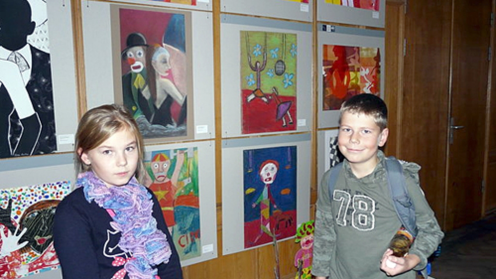 Vecumnieku mūzikas un mākslas skolas audzēkņi starptautiskās izstādes atklāšanā Kongresu namā.
Autors: vecumnieki.lv