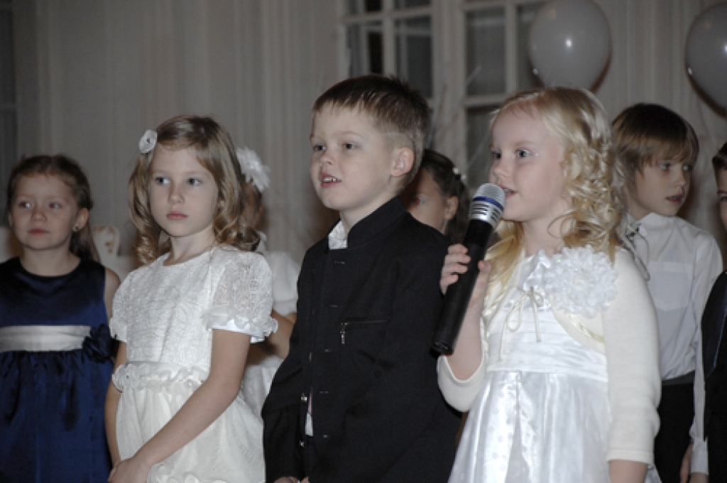 Ar koncertu «Baltais vakars» Rundāles pils Baltajā zālē noslēdzās novada sociālā dienesta labdarības akcija «Dāvā no sirds». 19. decembra koncertā 392 lati saziedoti sešus gadus vecajai saulainietei Justīnei Plucei, lai viņa varētu doties...
Autors: Ivars Bogdanovs