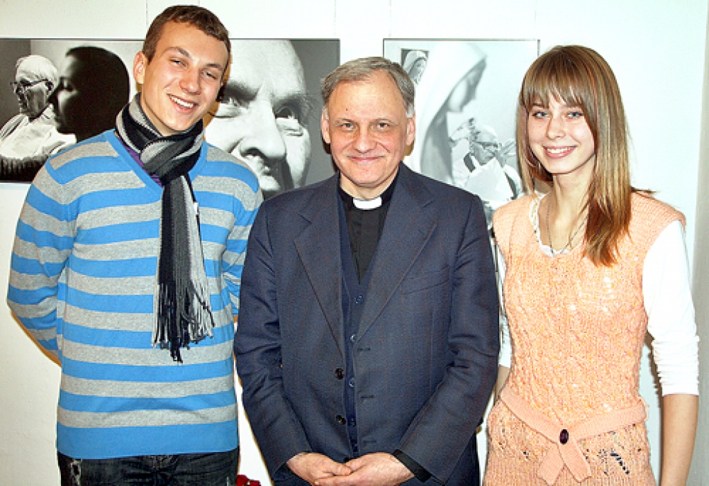 Diakonam Gunāram Konstantinovam, Emīlam Dzelzkalējam un Katrīnai Zeibotei sarunas par ticību nozīmē divu paaudžu pieredzes tuvināšanos. 