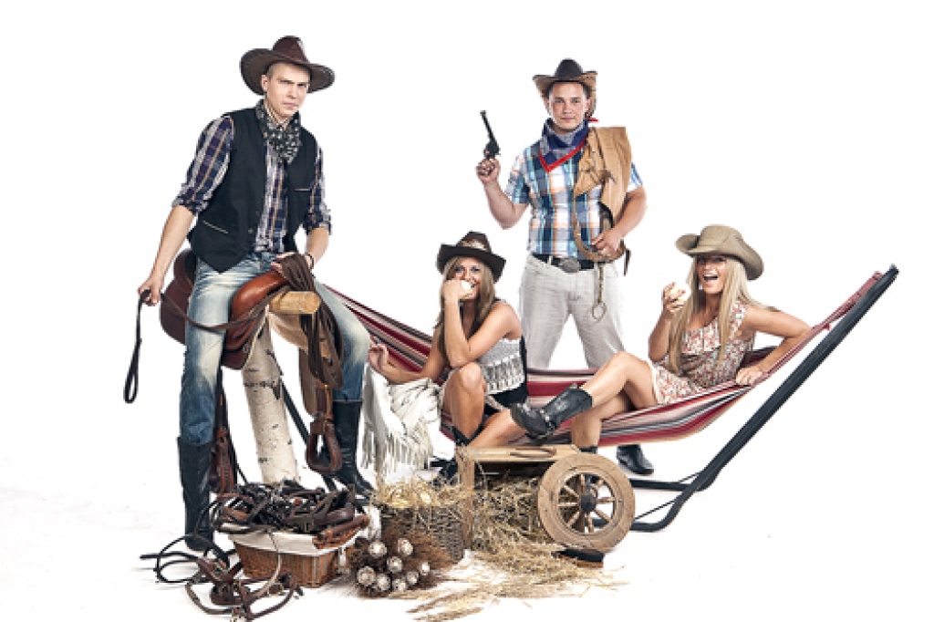 Grupā «Jātnieki» ir Bauskas jaunieši Mārtiņš Jātnieks (no kreisās) un Sabīne Berezina, kā arī Rihards Millers no Cēsīm un Anete Volmane no Rīgas.