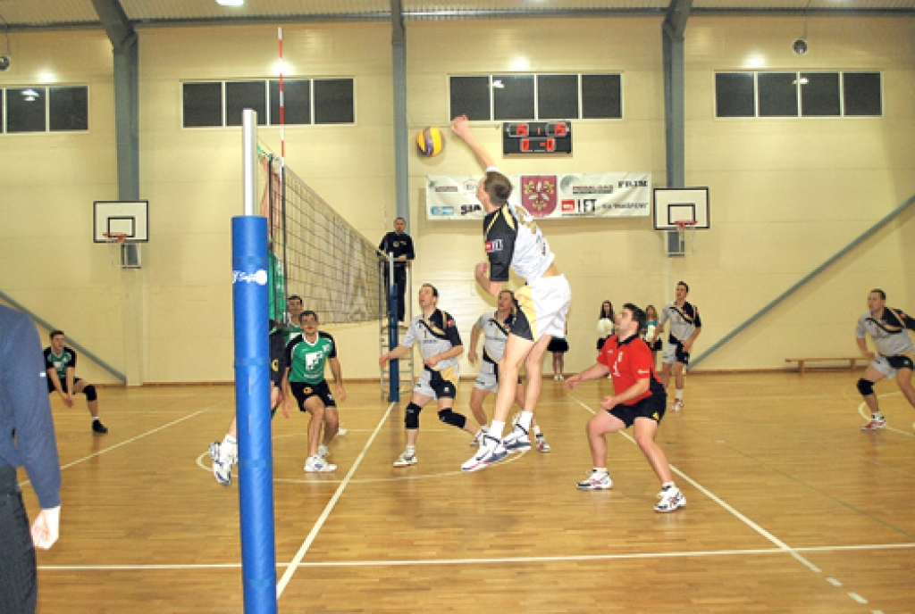 Gremdē Māris Garklāvs, SK «Vecumnieki» spēlētājs. 