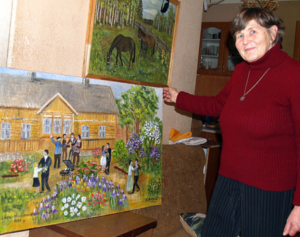 Biruta Rūsiņa gleznu ar dārza deju skatu darinājusi no 30. gadu fotoattēla, kas saglabājies ģimenes arhīvā. 