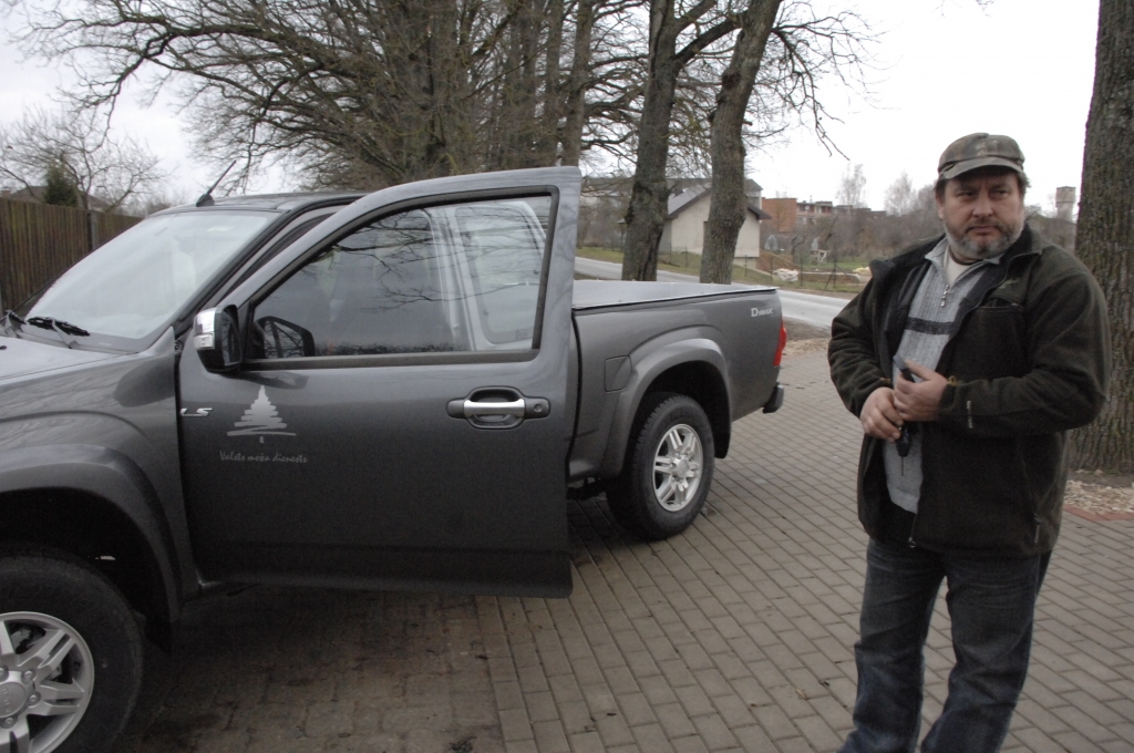 Andis Kavoss, Bauskas mežniecības mežzinis, stāsta, ka jaunais džips neaizstājams būs vasarā, ugunsgrēku laikā. 
Autors: Ivars Bogdanovs