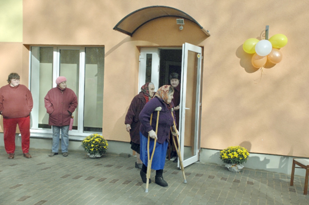 Saulainē 2011. gada oktobrī tika atklāts novada sociālais centrs. Tas izveidots, pārbūvējot profesionālās vidusskolas dienesta viesnīcas ēku. Sociālajam dienestam 2012. gada budžetā paredzēti Ls 136 161, kas ir 93,7 procenti no līdzekļiem 2011. gadā.
Autors: Ivars Bogdanovs