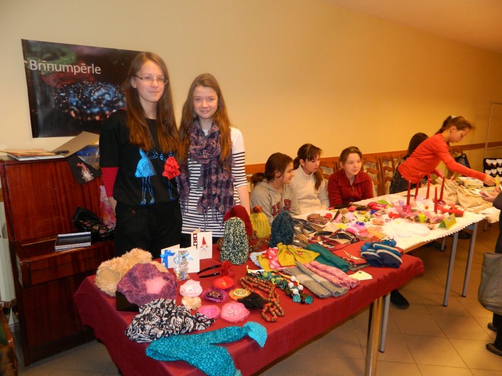 Džūlija Rodenkirhena un Betija Celitane no SMU «Brīnumpērle» saņēma laikraksta «Iecavas Ziņas» simpātiju balvu.
Autors: No albuma.