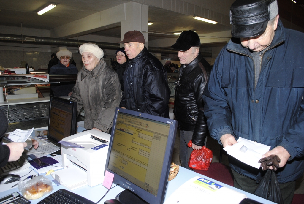 Tuvojoties abonēšanas kampaņas noslēgumam, «Bauskas Dzīve» pagājušās nedēļas nogalē, 17. decembrī, lasītājiem radīja iespēju laikrakstu pasūtīt Bauzes tirgū.
Autors: Juris Iļņickis