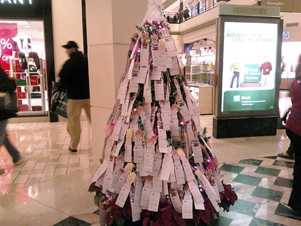 Oriģinālas idejas var īstenot, veidojot Ziemassvētku eglīti. 