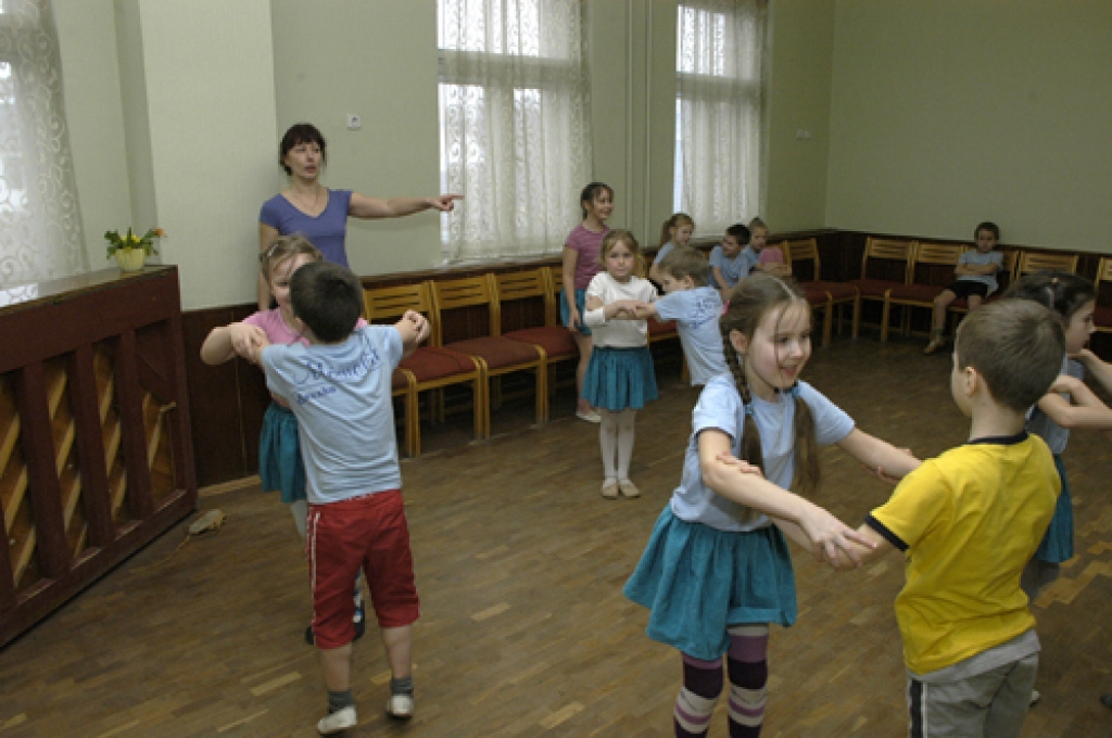 Deju kopa «Mēmelīte» gatavo dejas šodienas koncertam. 
Autors: Ivars Bogdanovs