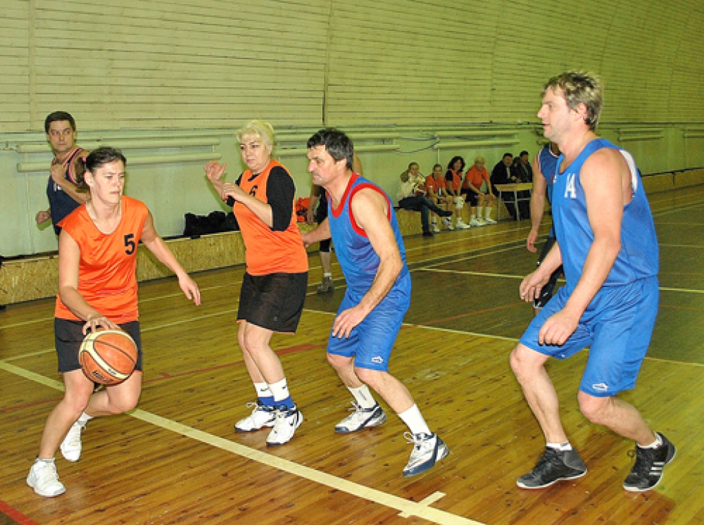 Bauskas vīru komanda pārspēj «Dāmas» tikai spēles papildlaikā.
Autors: Uldis Varnevičs