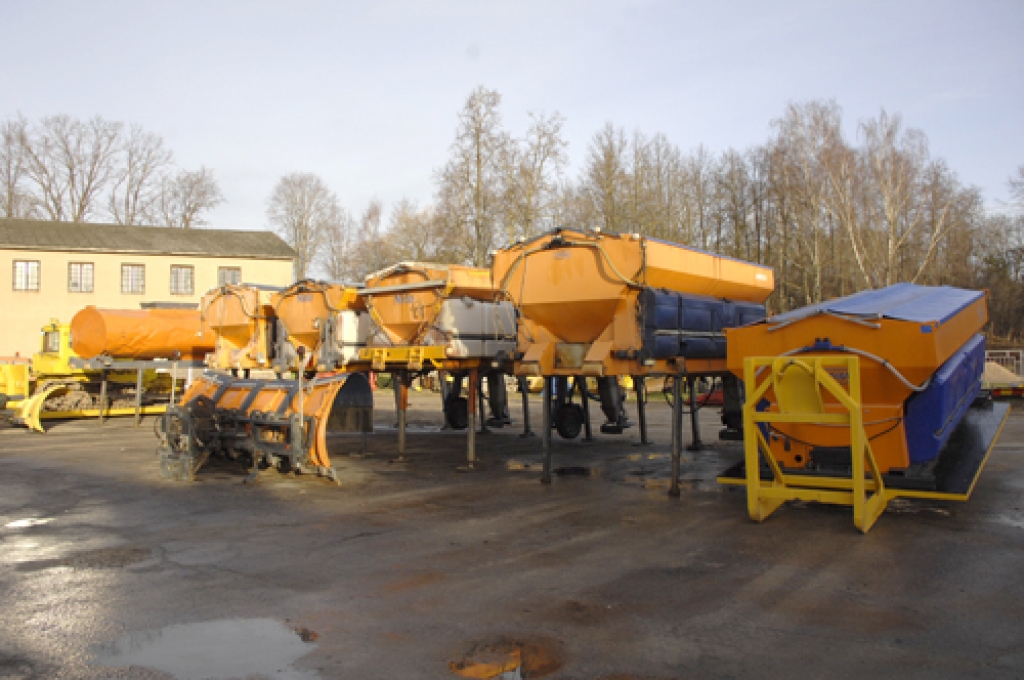   Autoceļu uzturētāja ziemas dienesta dežurants strādās diennakti, Bauskas ceļu rajona telefona numurs ir 26443392.
Autors: Ivars Bogdanovs