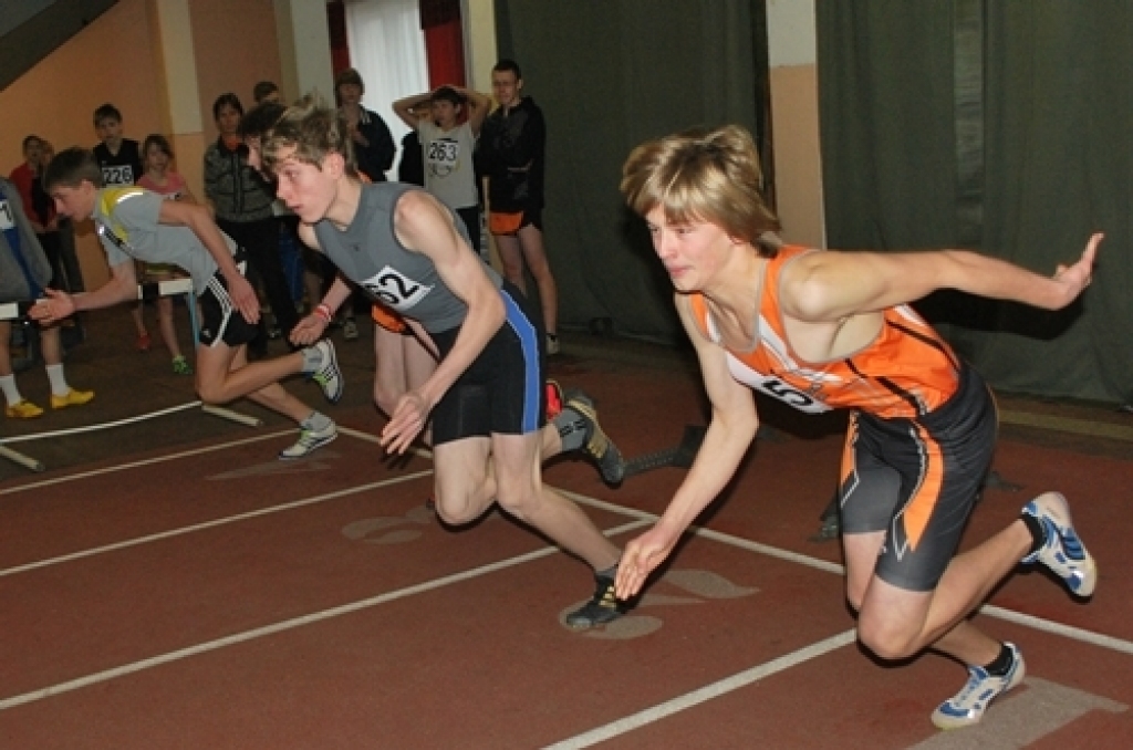  Mūsu novadu vieglatlēti izcīnīja divas sudraba un trīs bronzas godalgas Latvijas Vieglatlētikas čempionātā B grupai, kas notika Rīgas sporta manēžā 22. janvārī. 

Līdz zelta medaļām pietrūka pavisam maz Elīnai Ratkus lodes grūšanā bija...
Autors: Uldis Varnevičs