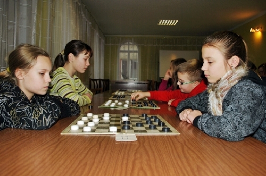  Bauskas novada atklātais čempionāts dambretē U-16 vecuma grupā notika 12. janvārī Bauskas šaha un dambretes klubā. Sacensības pulcēja 26 dalībniekus no sešām skolām: Vecsaules un Mežgaļu pamatskolas, Īslīces, Pilsrundāles, Uzvaras un...
Autors: Uldis Varnevičs