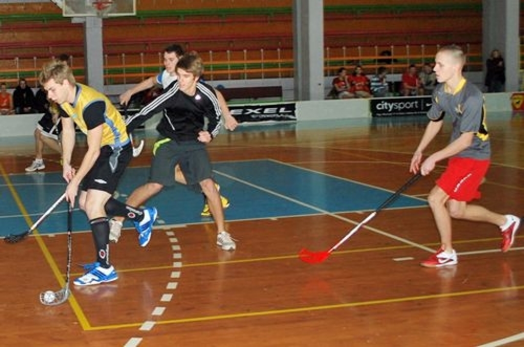 Skolēnu brīvdienās Bauskas Valsts ģimnāzijas jaunieši aizvadīja kārtējās skolas spartakiādes spēles – šoreiz sacensības notika florbolā. 

Vidusskolas klases tikās 5. janvārī. Lielāko pārsteigumu sagādāja 10.a klase, kuras sastāvā nebija...
Autors: Uldis Varnevičs