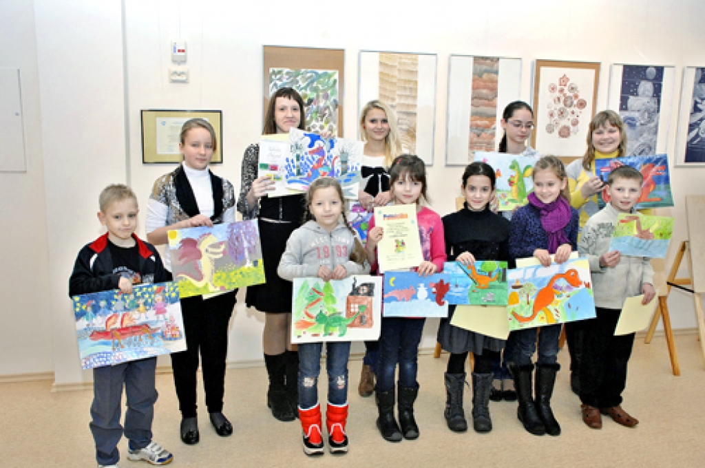 Pūķa gada kalendāra veidotāji.