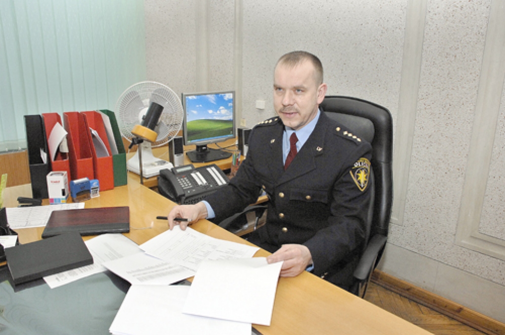 Ainars Stankevics, Valsts policijas Zemgales reģiona pārvaldes Bauskas iecirkņa jaunais priekšnieks, dzīvo Vecsaules pagasta Ozolainē, precējies, kopā ar sievu audzina trīs bērnus. 