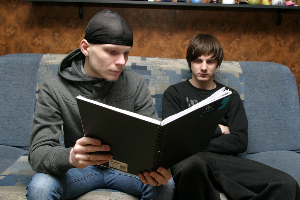 Jaunieši Matīss Bārdiņš (no kreisās) un Didzis Sarkanbārdis veido savu organizāciju «Spēks», kuras viens no darbības mērķiem būs labdarības pasākumu rīkošana. 
Autors: No albuma.