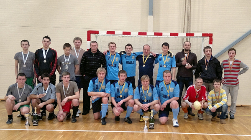 Valles komanda uzvarēja pirmajā nakts futbola turnīrā Vallē. 
Autors: no A. Kupčiuna albuma