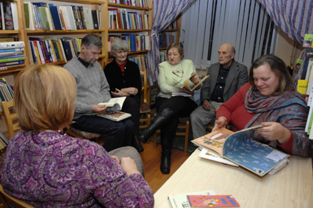 Pilsrundāles bibliotēkas lasītāju kluba biedri 26. janvārī sanāca uz pirmo tikšanos.
Autors: Ivars Bogdanovs