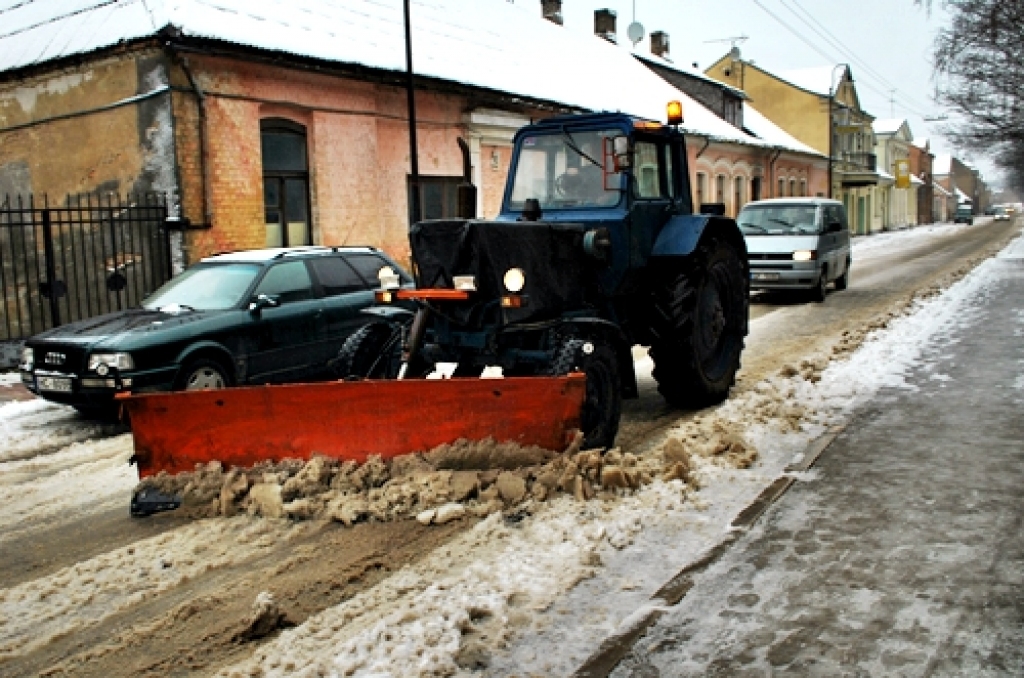 Bauskas ielas sāktas tīrīt jau pēc trijiem naktī. 
Autors: Uldis Varnevičs