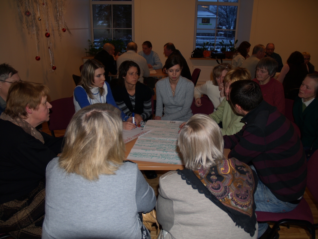 Nevalstiskā sektora pārstāvji darba grupās sagatavoja priekšlikumus ceļu, vides un sabiedriskās kārtības uzlabošanai, sociālo pakalpojumu dažādošanai.
Autors: Antra Ērgle