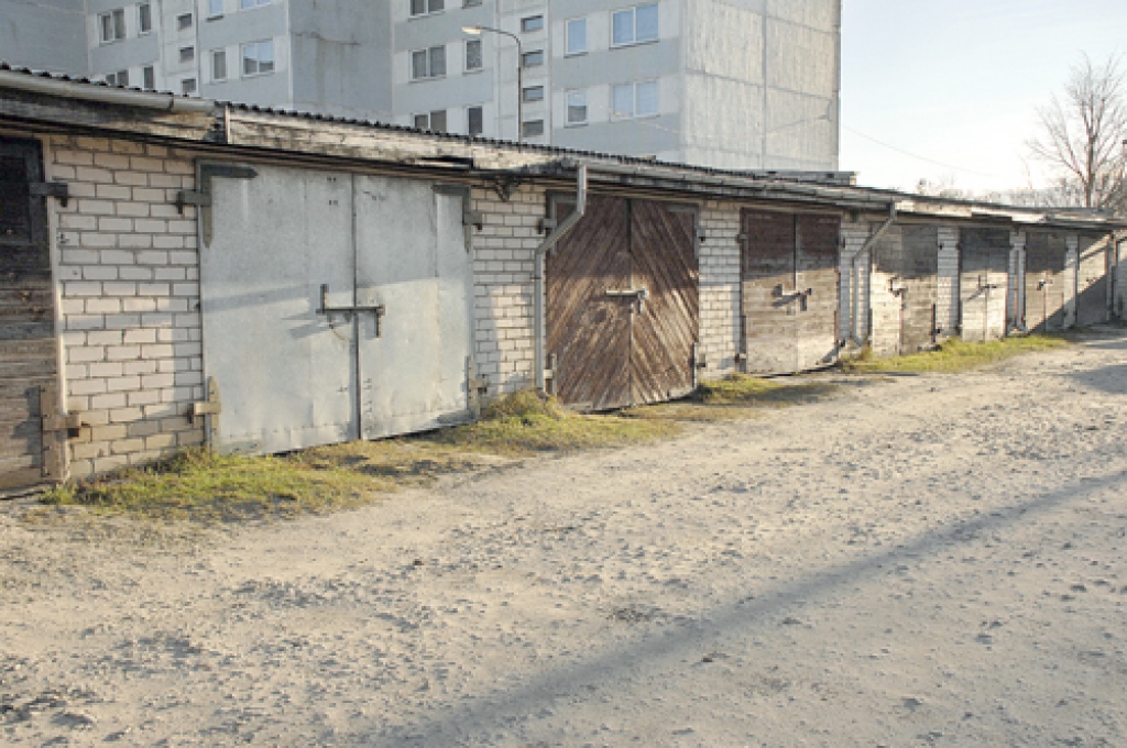 Deputāti bijušā Bauskas rajona teritorijas pašvaldībās lēmuši, ka šogad par nekustamā īpašuma nodokļa (NĪN) piemērošanas objektiem  nenoteiks palīgēkas, izņēmums ir garāžas, par kurām NĪN būs jāmaksā.
Autors: Ivars Bogdanovs