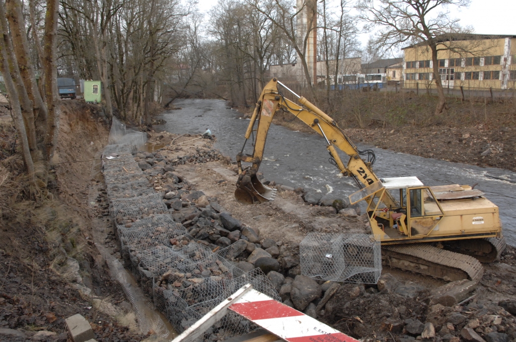 Gabionu sietu klājumu no malas segs laukakmeņi, un šī kārta nebūs redzama. 
Autors: Ivars Bogdanovs