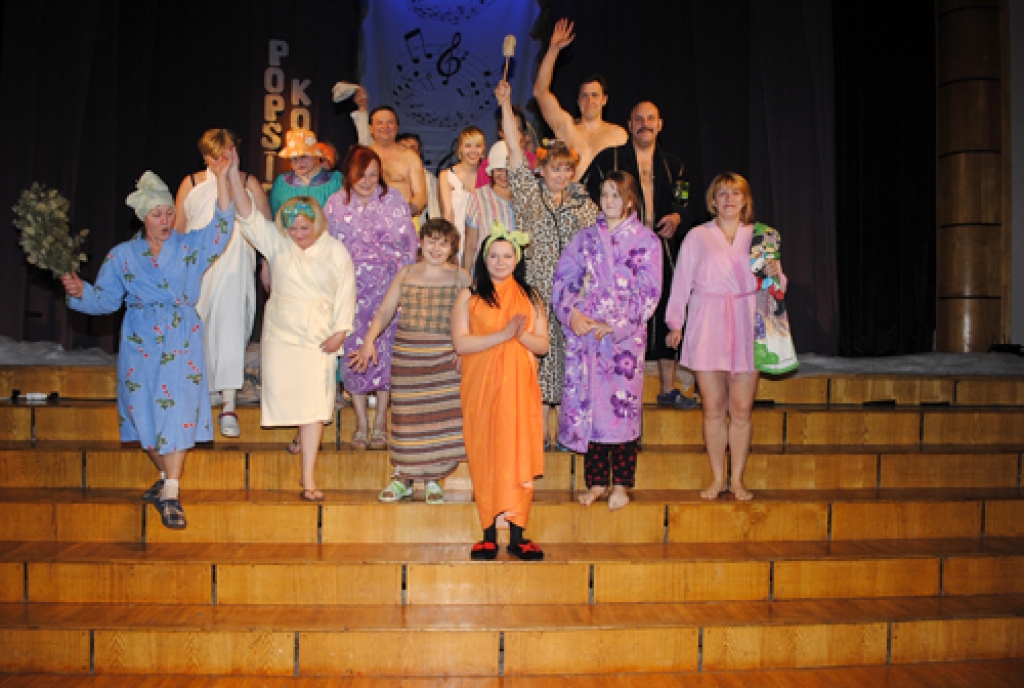 Ar dzirkstoši azartiskiem priekšnesumiem, citam citu pārspējot asprātībā, Īslīces kultūras namā 11. februārī noritēja jau ceturtie šejieniešu «Koru kari». Pagasta amatierkopu dalībnieki bija izveidojuši četras dziedošas grupas. Konkursā...
Autors: Juris Iļņickis