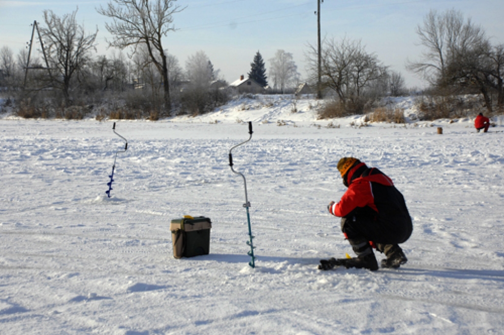 Zemledus makšķerēšanas sacensībām Rundālē sestdien, 11. februārī, bija reģistrējušies 17 dalībnieku. Sacīkstes notika uz Dzirnavu dīķa Pilsrundālē. Lomos bija raudas un asari. Lielākais guvums bija rundālietim Eduardam Nākmanim – 2,693...
Autors: Ivars Bogdanovs