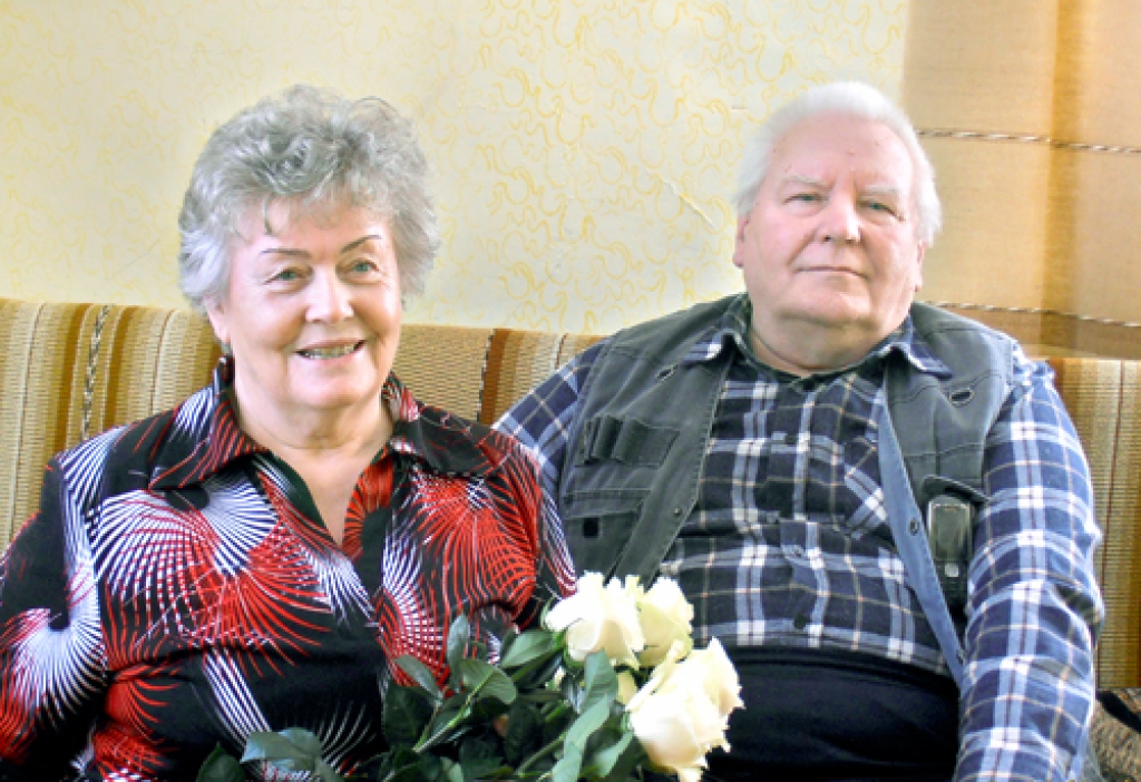 Herta un Jānis Kūlīši kopš 1963. gada dzīvo savā mājā 1. maija ielā Bauskā – te izauguši meita un dēls, tagad bieži ierodas mazbērni, ir iekopts skaists dārzs.