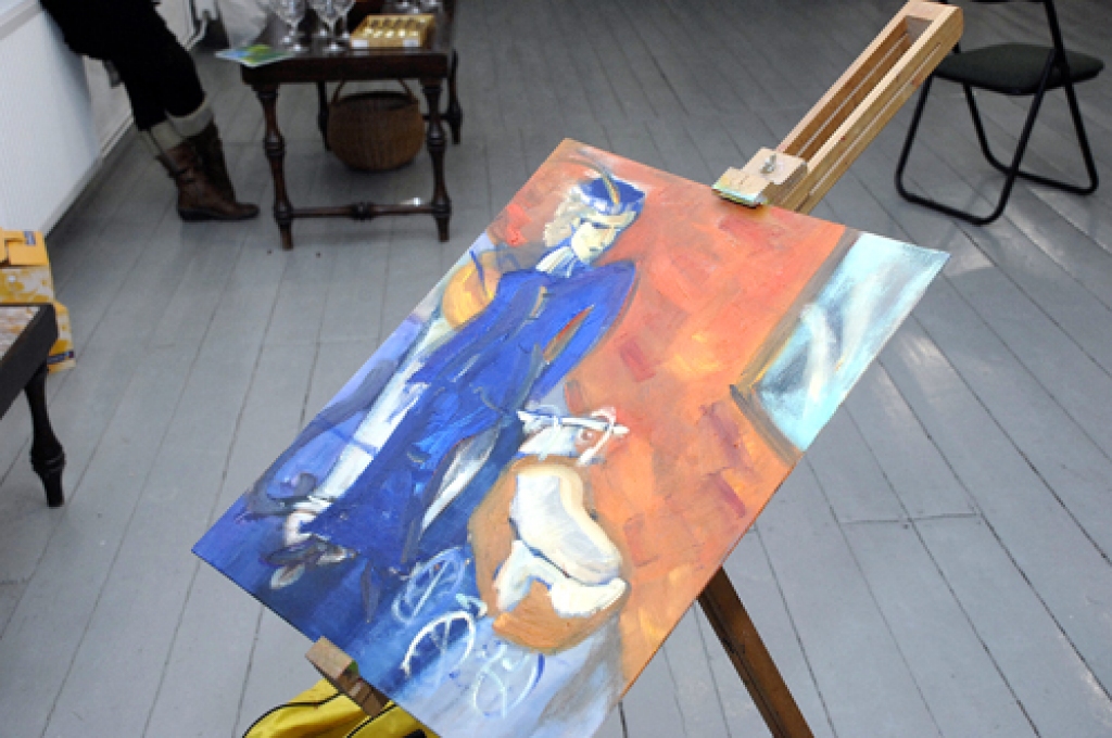 Vēstures ekspozīcijas manekens Līgas Valneres muzejā tapušajā gleznā.