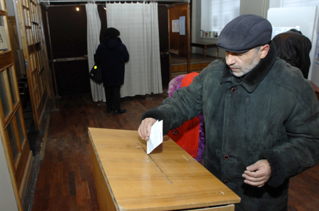 Baušķenieks Harijs Kozlovskis «Bauskas Dzīvei» neslēpa savu nostāju: «Esmu čigāns, dzimis un audzis Latvijā, brīvi runāju latviski. Tāpēc arī balsoju par latviešu valodu.»
Autors: Ivars Bogdanovs