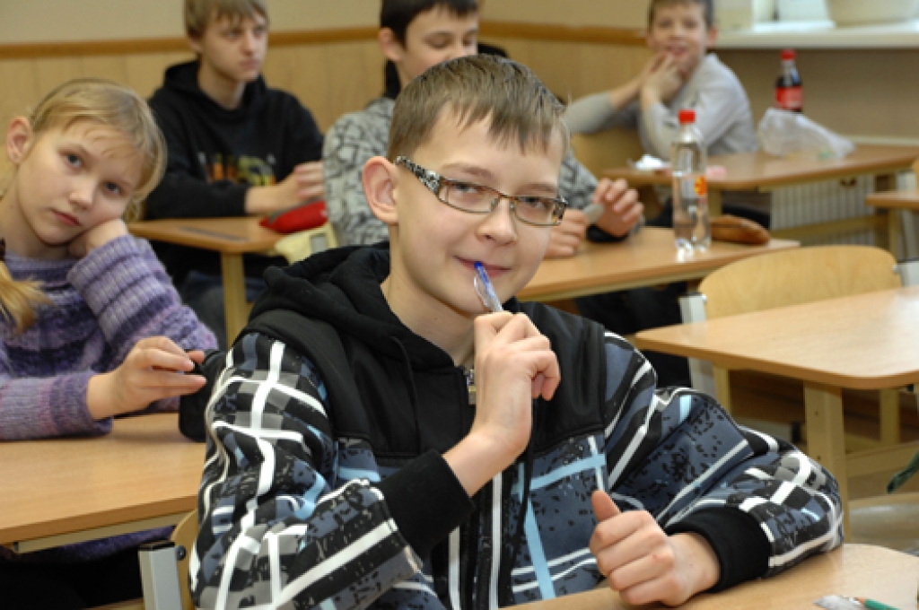 Bauskas Valsts ģimnāzijas 7.b klases audzēknim Ērikam Liepam ļoti patīk rēķināt, tādēļ savas zināšanas viņš labpārt apliecina matemātikas olimpiādē. 
Autors: Ivars Bogdanovs