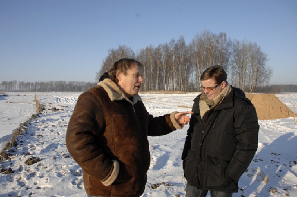 Bauskas novada iedzīvotājs Gintauts Tarvids un dāņu uzņēmējs Aleks Rasmusens no tiesvedības par iespējamajiem likumpārkāpumiem savā līdzšinējā darbībā nebaidās. «Viss, kas līdz šim ir paveikts, ir darīts atbilstoši Latvijā spēkā esošajai likumdošanai. Tā mēs strādāsim arī turpmāk,» pārliecināts A. Rasmusens. 
Autors: Ivars Bogdanovs