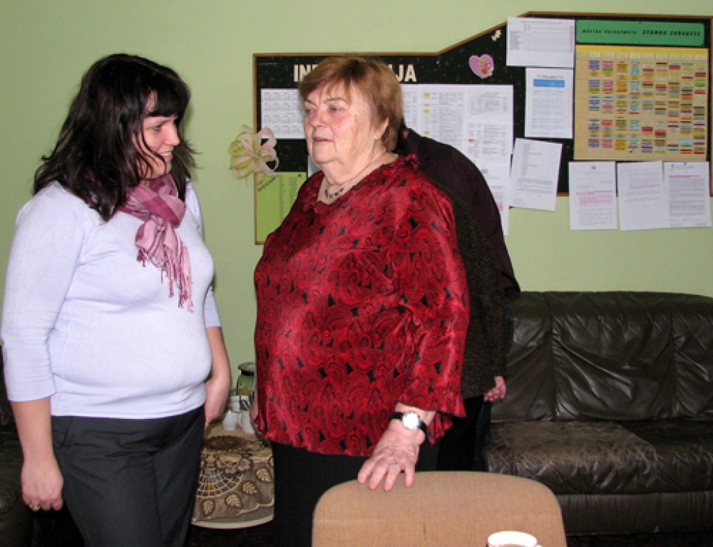  Kolēģe Mārīte Alksne atceras, kā Ināra Birzniece skolojusi viņas dēlu. Stingrā, bet labestīgā skolotāja bērniem vienmēr ļoti patikusi. 
Autors: Vilnis Auzāns