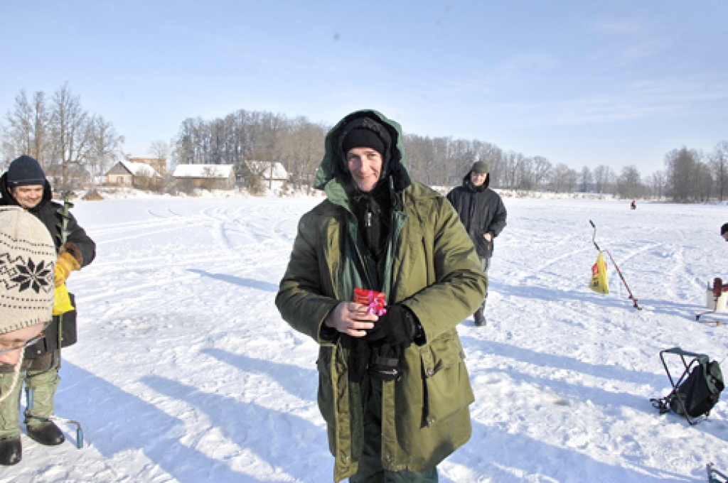 Eduardam Nākmanim zemledus makšķerēšanas sacensībās Rundālē bija smagākais loms.
Autors: Ivars Bogdanovs