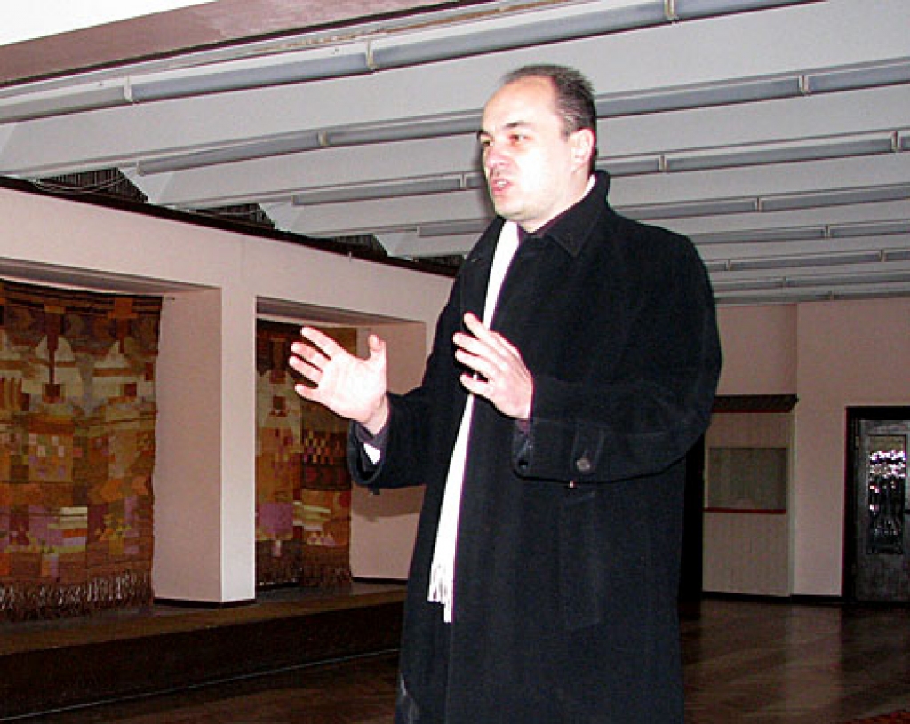 Atbalstu brunaviešiem sola Saeimas deputāts Imants Parādnieks: «Es vēlos būt informēts par šajā procesā notiekošo, tādēļ visus dokumentus sūtiet arī man.» 
Autors: Vilnis Auzāns