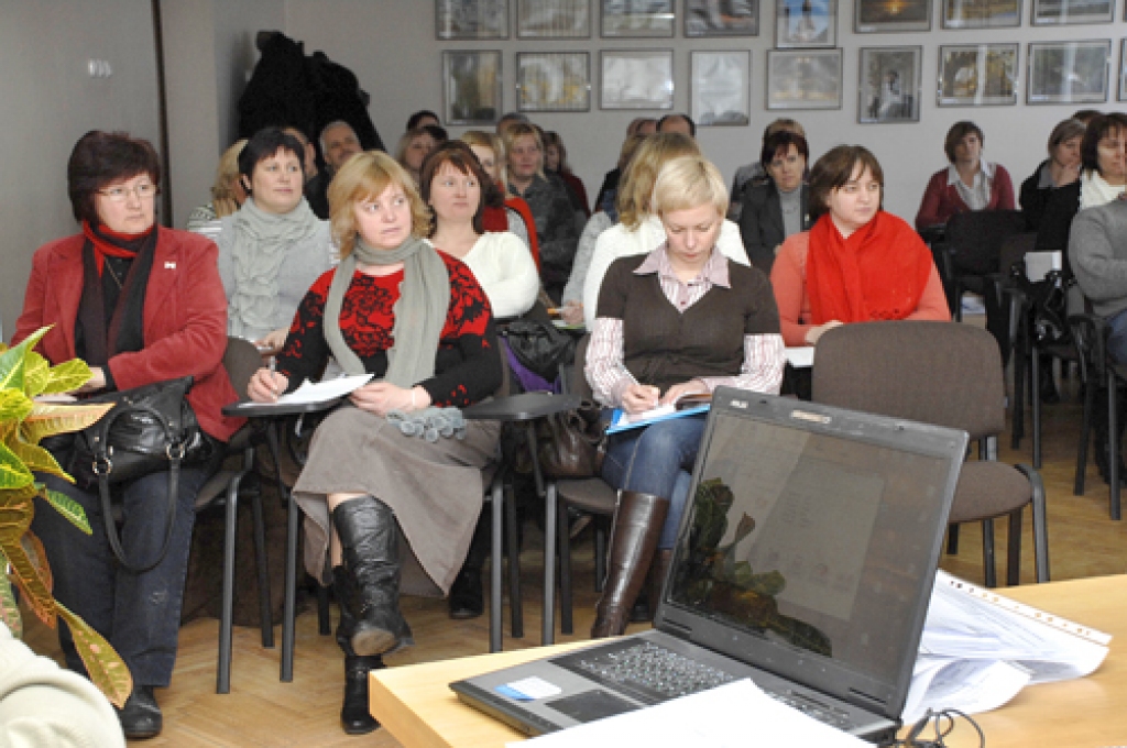 Bauskā vakar, 7. februārī, darba seminārā bija ieradies CVK priekšsēdētājs Arnis Cimdars. Viņu uzklausīja četru mūsu novadu vēlēšanu komisiju locekļi. 
Autors: Ivars Bogdanovs
