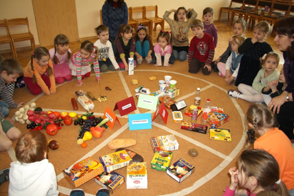 Dartijas bērni parādīja labas zināšanas interaktīvajā nodarbībā «Un vēders – dievs visaugstākais!».
Autors: no «Dartijas» arhīva