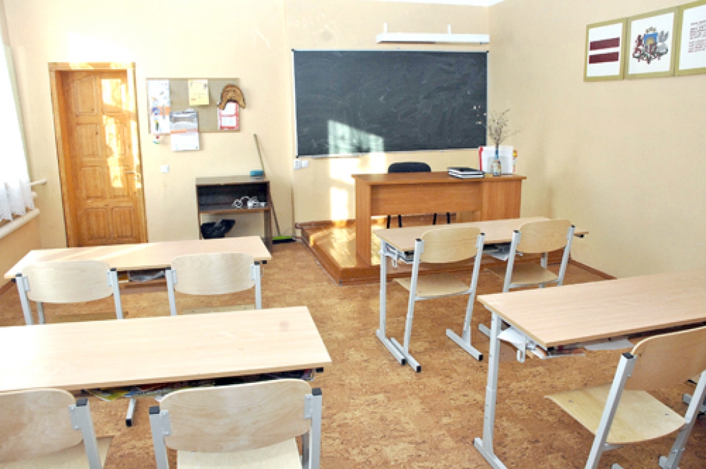 Skolās aukstajā laikā klasēs ir tukši soli.
Autors: Ivars Bogdanovs