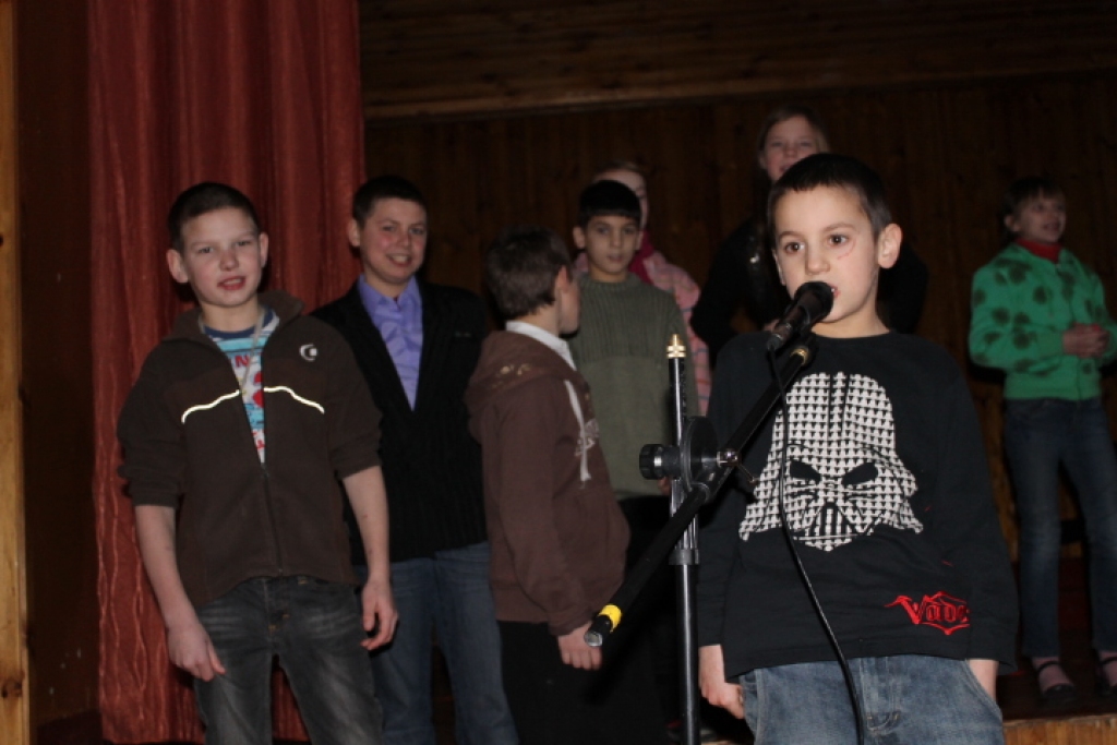 Pamūšas bērniem iespēja izmēģināt savu dziedātprasmi karakoe. 
Autors: Matīss Bārdiņš