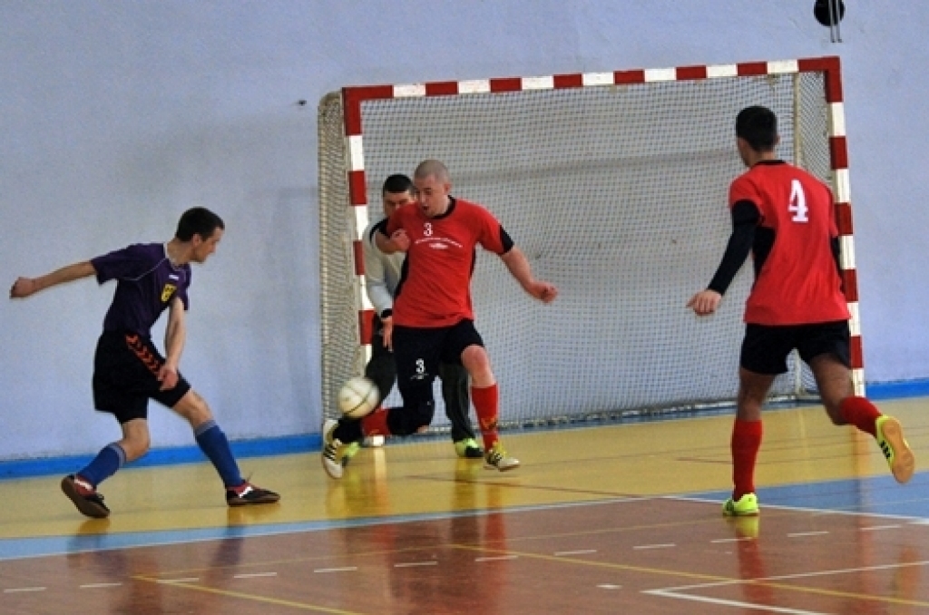 Sporta namā «Mēmele» notiek Bauskas novada čempionāts telpu futbolā. Sacensībās šogad piedalās deviņas komandas - «Brunava», «Ceraukste», «Gailīši», «Rundāle», «Veterāni», «Veselības grupa», «Bauska», «BSK» un «Vecsaule». Rezultāti jau...
Autors: Uldis Varnevičs