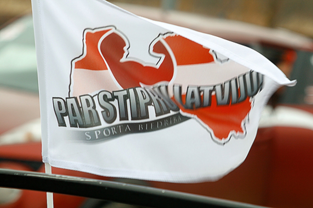 Šogad ikgadējā «BTA Sieviešu dienas rallija» maršruts sestdien, 10. martā, veda pa Zemgali, ekipāžām šķērsojot arī Vecumnieku, Bauskas un Rundāles novadu.
Koši noformēti bija gan dāmu apģērbi, gan braucamie, «Bauskas Dzīvei» stāsta...